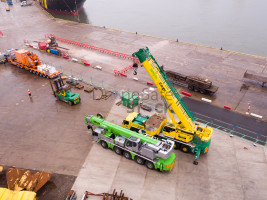 Heavy lift cranes